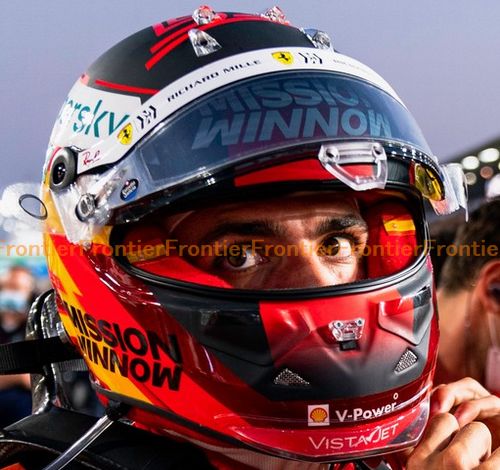 カルロス・サインツJr. 2022年F1ヘルメット写真 : F1通信jp